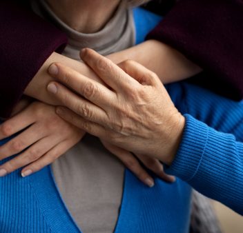 hands-holding-each-other-support (1)